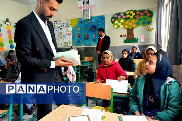 مسابقات هنر و خلاقیت دانش‌آموزان در مدرسه ۱۰ دی