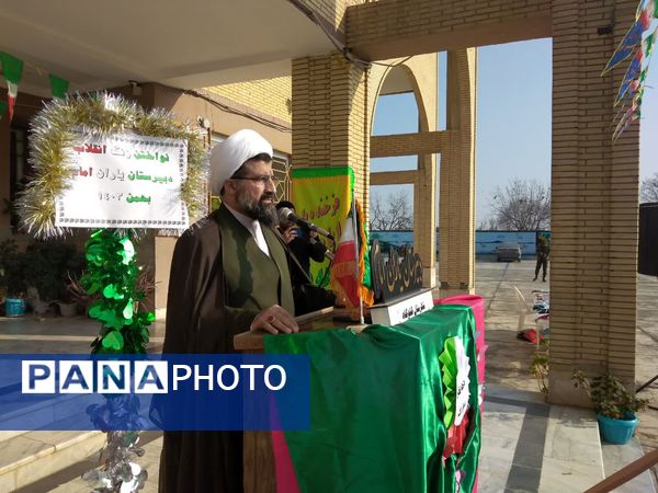 طنین زنگ انقلاب در مدارس گلوگاه