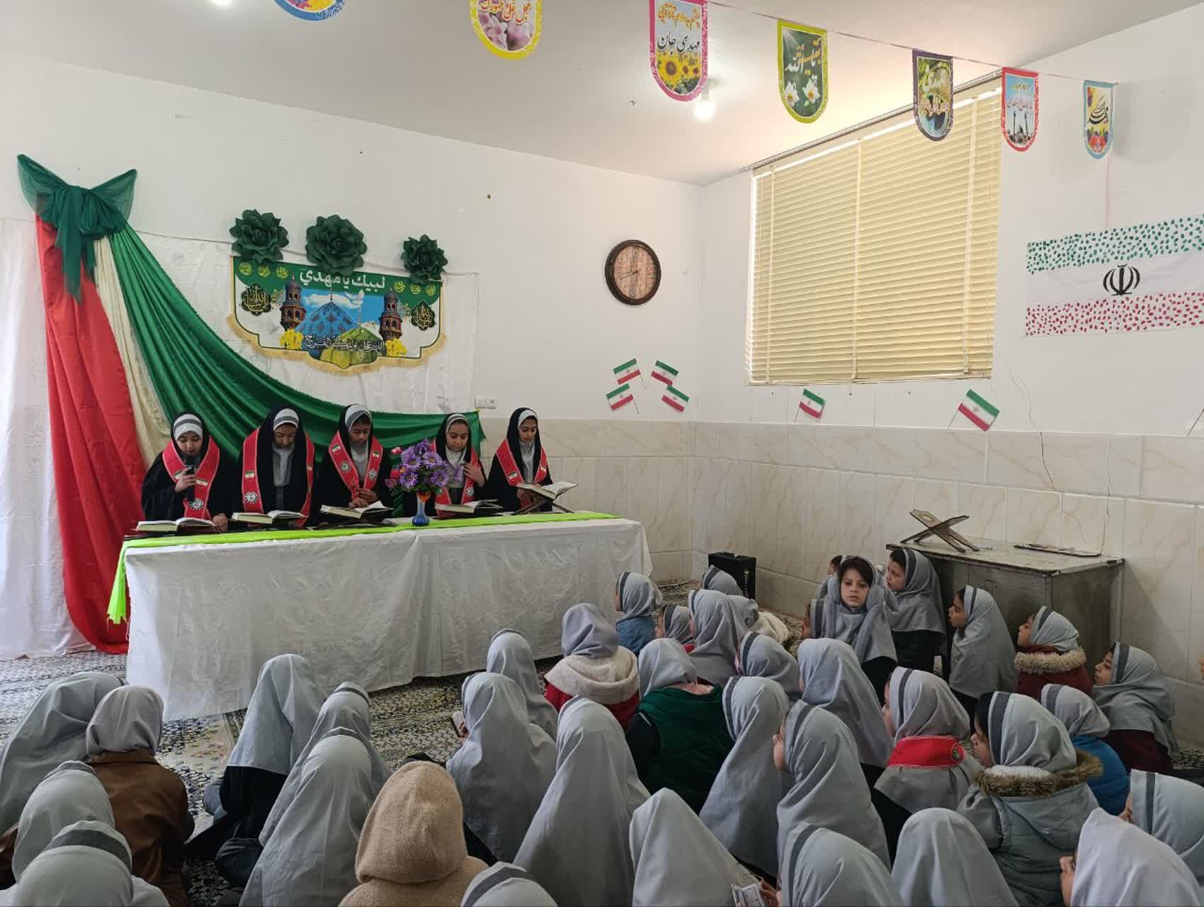 محفل نورانی قرآن در دبستان خدیجه کبری ابرکوه