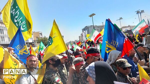 حضور اقشار مختلف مردم و مسئولین در رزمایش ۳۱۳ هزار نفری جان فدایان ایران 