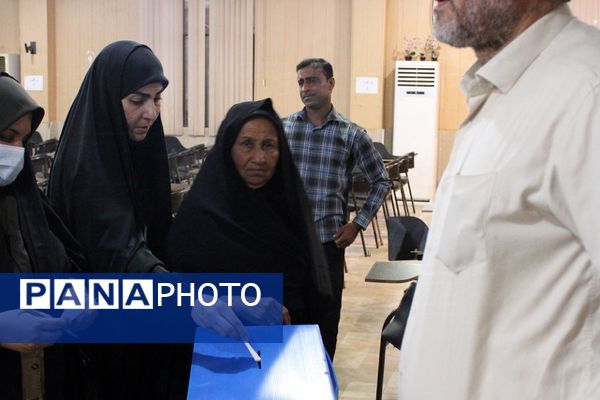 برگزاری جلسه انجمن اولیا دبیرستان شاهد بندرعباس 