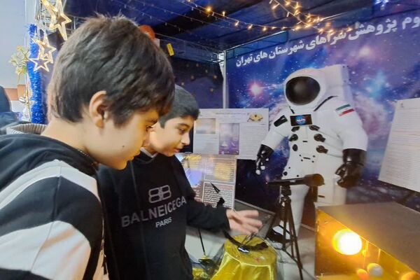 غرفه پژوهش سرای زکریای رازی، جذاب ترین غرفه نمایشگاه دستاوردهای پژوهشی دانش آموزان شهرستانهای تهران 