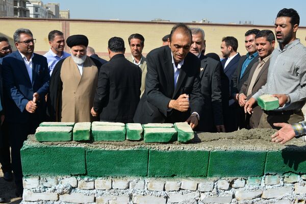 حاج مجید خوئی و بانو کمپانی، سازندگان ۹ کلاس جدید برای دختران بهارستانی