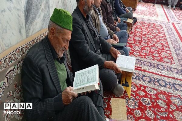 قرائت سوره فتح و اقامه نماز جماعت ظهر و عصر در مسجد جامع شهر بار