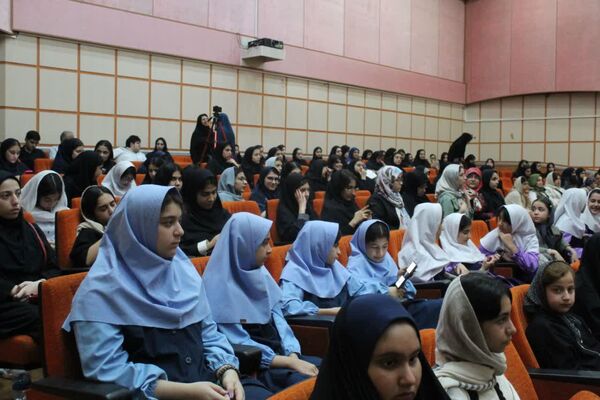 تقدیر از برگزیدگان جشنواره فرهنگی و هنری فردا در ساری 