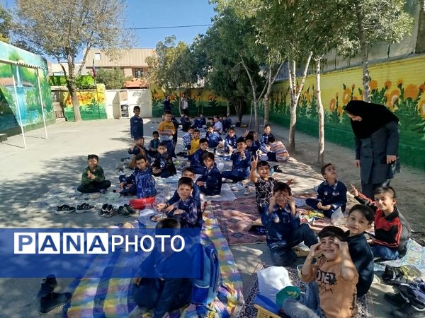 صبحانه سلامت در مدرسه مبین شهرستان شیروان