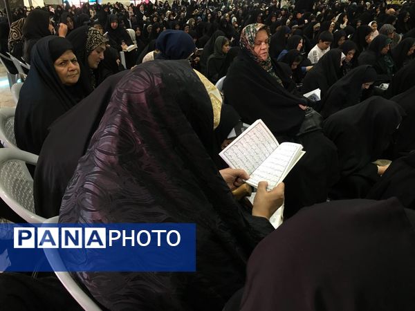 برپایی مراسم دعای عرفه در گلستان شهدای اصفهان