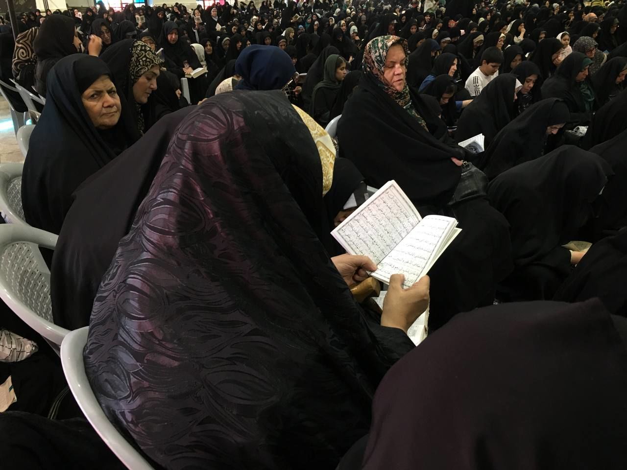 برپایی مراسم دعای عرفه در گلستان شهدای اصفهان