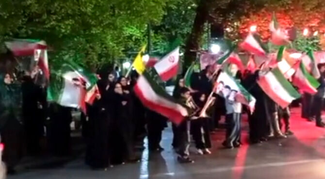 حضور با شکوه مردم در میدان آزادی یزد