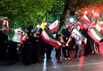 حضور با شکوه مردم در میدان آزادی یزد