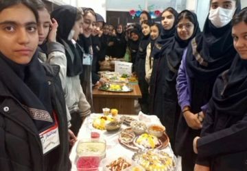جشنواره غذاهای سنتی در دبیرستان مکتبی ناحیه ۵ اصفهان