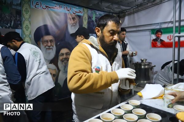  اجتماع باشکوه خانواده‌های شاهد و ایثارگر در تجدید میثاق با ولایت
