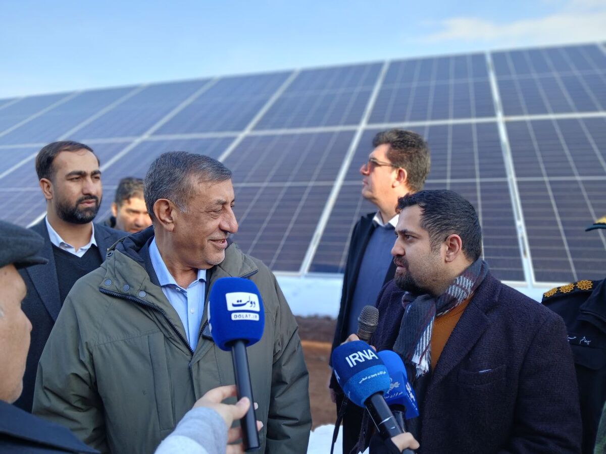 بازدید معاون اجرایی رئیس‌جمهور از نیروگاه خورشیدی ۶ مگاواتی فرودگاه ماکو