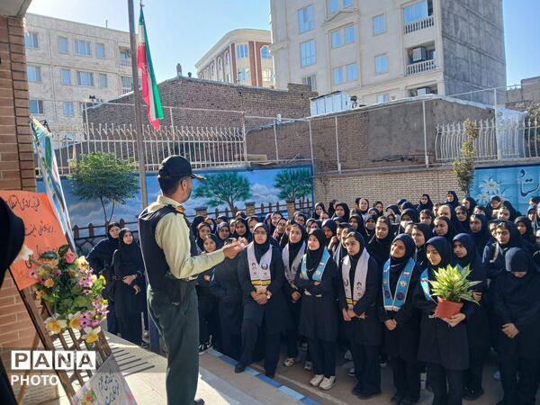 گرامیداشت هفته نیروی انتظامی در دبیرستان نمونه فرهنگ نیشابور 