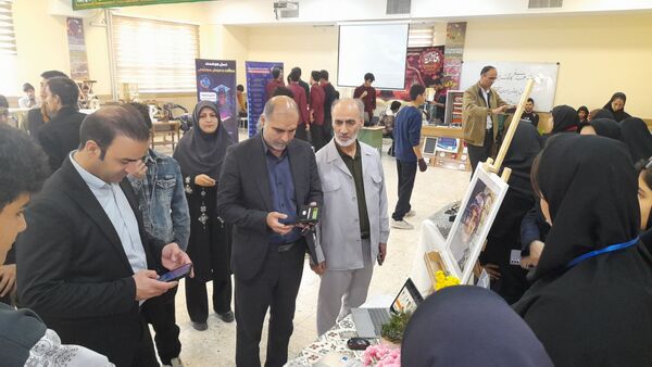 نمایشگاه کارآفرینی در هنرستان مولا متقیان
