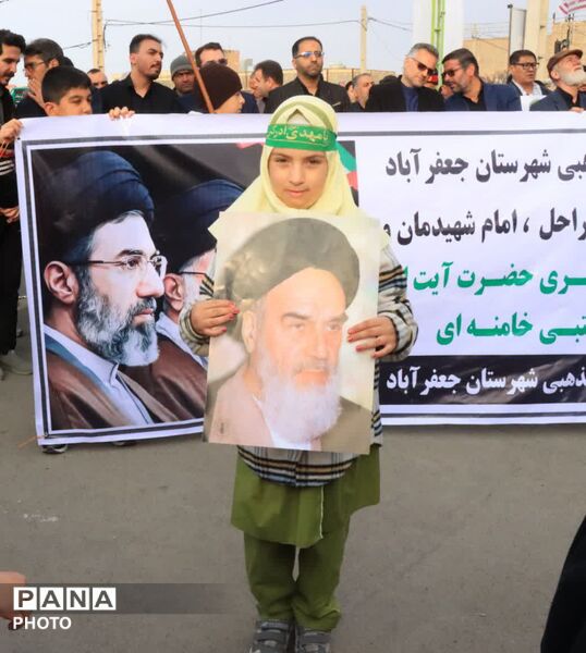 اجتماع «بیعت» فرهنگیان و دانش‌آموزان جعفرآباد با رهبر جدید انقلاب 