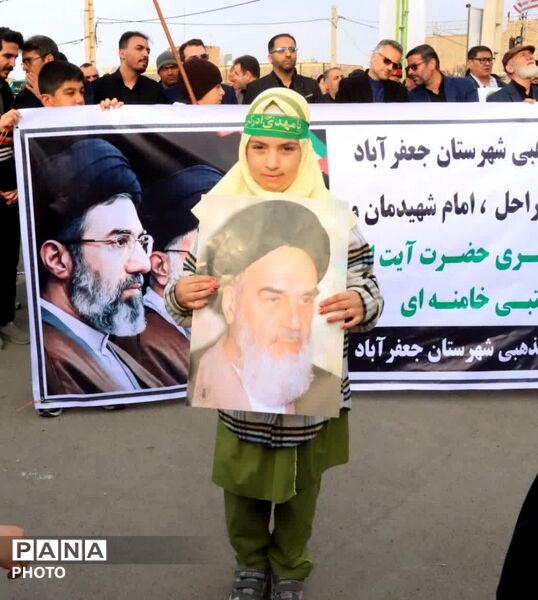 اجتماع «بیعت» فرهنگیان و دانش‌آموزان جعفرآباد با رهبر جدید انقلاب 