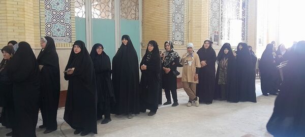 حضور پرشور مردم کرج در پای صندوق‌های رای