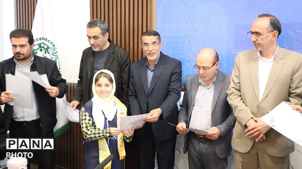 نشست صمیمی اعضای تشکل های دانش آموزی با مدیرکل آموزش وپرورش استان اردبیل