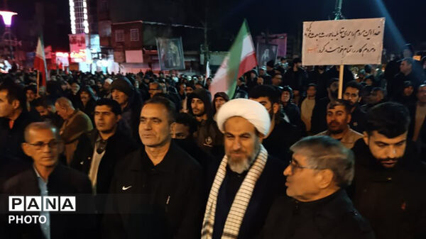 عشق به وطن هوای بارانی و غیره رانمی شناسد، میدان امام خمینی (ره) شهرستان کوهدشت