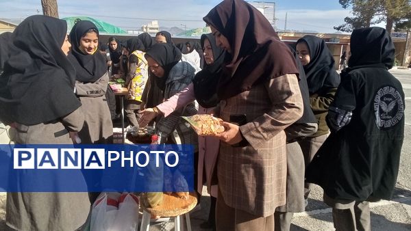 بازارچه‌‌ دانش‌آموزی در‌ دبیرستان‌ نمونه‌ اندیشه‌ کاشمر