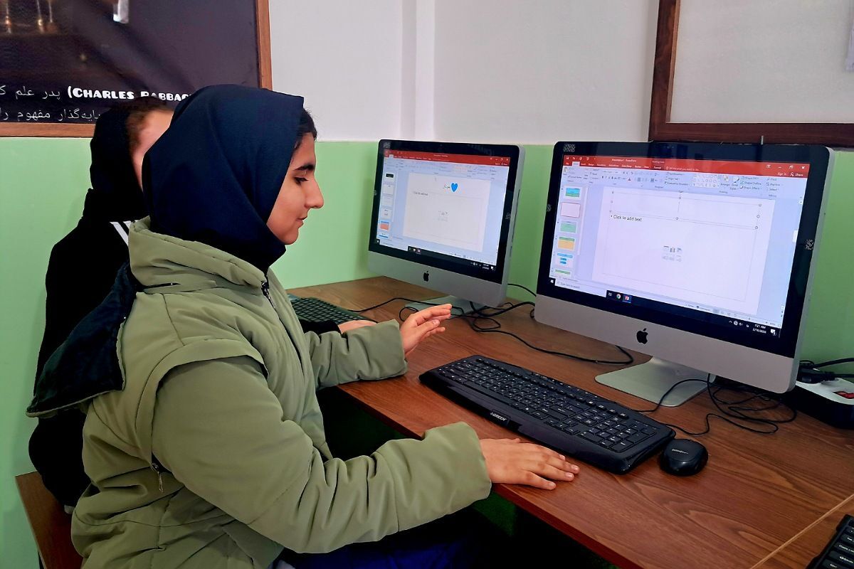افتتاح سایت رایانه در مدرسه دخترانه موعود ملارد