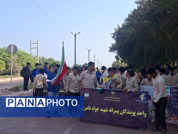 راهپیمایی بزرگ ۱۳ آبان در بوموسی با حضور پرشور دانش‌آموزان
