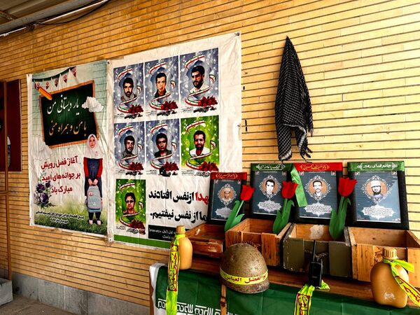 جشن شکوفه‌ها و طنین زنگ مهر در مدرسه فاطمه‌ الزهرا شهرستان جاسک