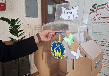 جشن عاطفه‌ها در مدرسه نمونه گل‌محمدی میبد