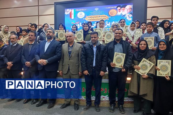 درخشش خلاقیت دانش آموزان قدسی در نمایشگاه دستاوردهای فناورانه و پژوهشی