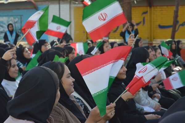 زیر پرچم ایران