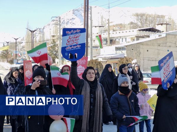 حماسه حضور گرم مردم بلده در سرمای زمستان 