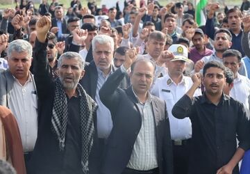 حضور پرشور نوجوانان قلعه‌گنج در راهپیمایی ۲۲ بهمن