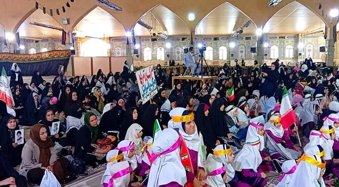 دختران ایران یاد شهیدان را زنده نگه داشته‌اند