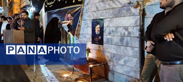 اجتماع مردم مشهدی مقابل خانه مادر شهید جمهور جهت ابراز همدردی