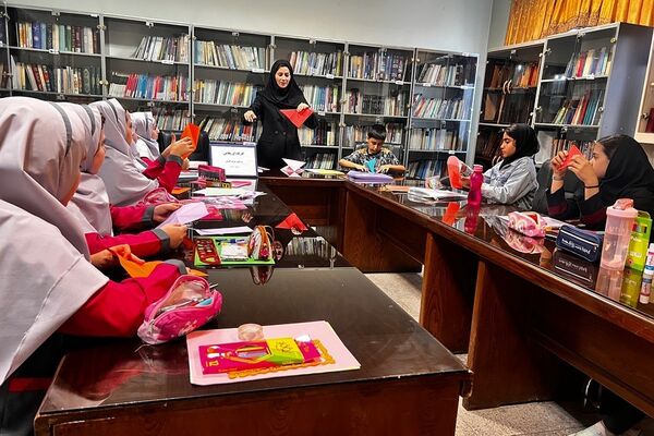 کارگاه «خلاقیت و شادی با اوریگامی» در پژوهش‌سرای دانش‌آموزی کاوش کهریزک 