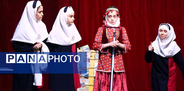 حضور نماینده استان در مرحله کشوری چهارمین جشنواره ملی تئاتر درسی در میناب