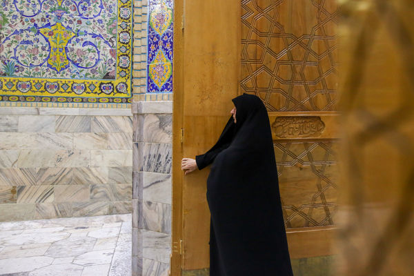 حال و هوای حرم مطهر رضوی در شب وفات حضرت زینب سلام الله علیها