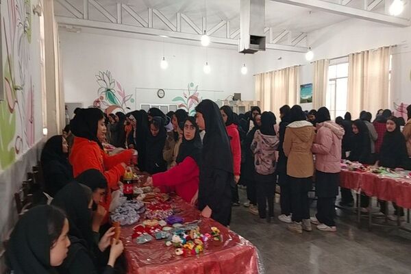 برپایی نمایشگاه و بازارچه کارو فناوری در دبیرستان شهید مجید دهنوی نیشابور