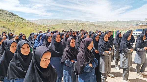 نواخته شدن زنگ سلامت در دبیرستان الزهرا شهرستان مارگون