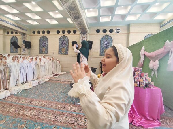 جشن تکلیف دانش‌آموزان مدرسه نصرت مظاهری ناحیه 4 کرج 