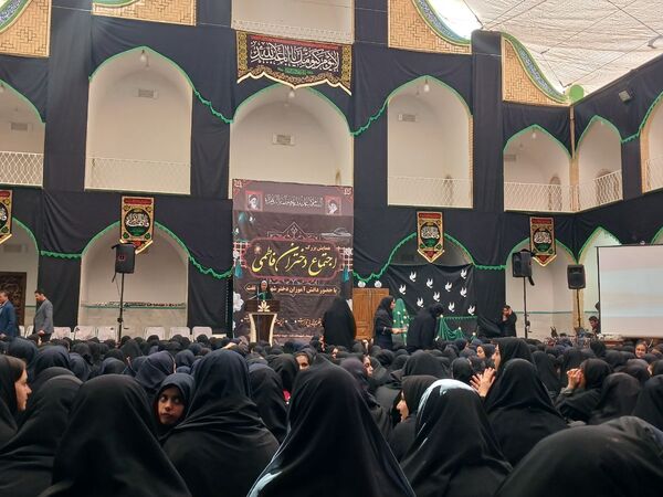 حضور دانش‌آموزان دبیرستان دخترانه شهید درعلی فراشاه در اجتماع «دختران فاطمی» شهرستان تفت 
