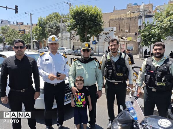 طنین نماز ظهر عاشورا در ساوجبلاغ