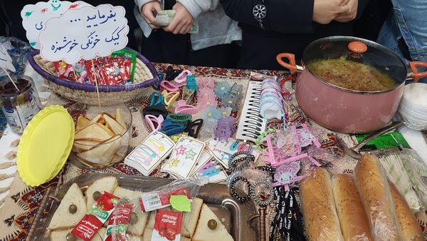  برگزاری بازارچه کسب‌و‌کار  در دبیرستان فرزانگان یک