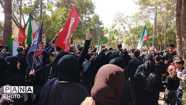 پیاده روی دلدادگان اربعین حسینی از امامزاده ابوتراب تا امامزاده محروق