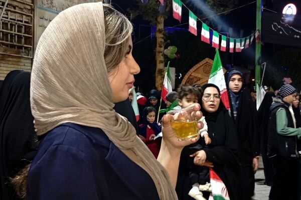 فعالیت موکب چایخانه حضرت زهرا(س)  در حسینیه امام خمینی نیشابور 