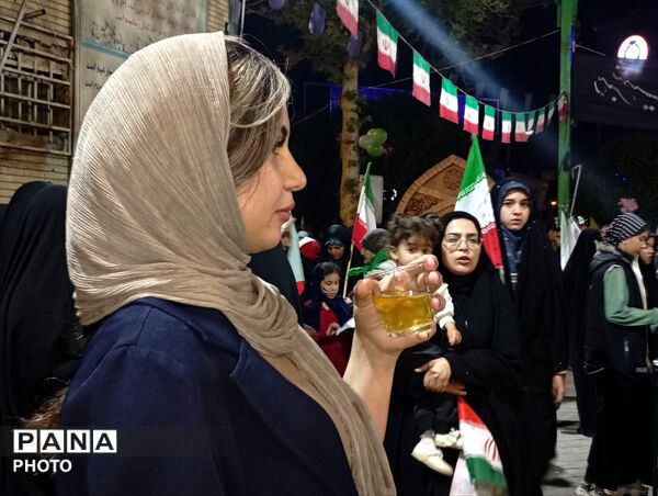 فعالیت موکب چایخانه حضرت زهرا(س)  در حسینیه امام خمینی نیشابور 