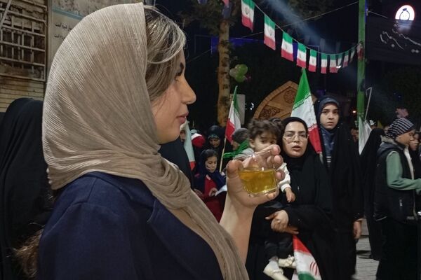 فعالیت موکب چایخانه حضرت زهرا(س)  در حسینیه امام خمینی نیشابور 
