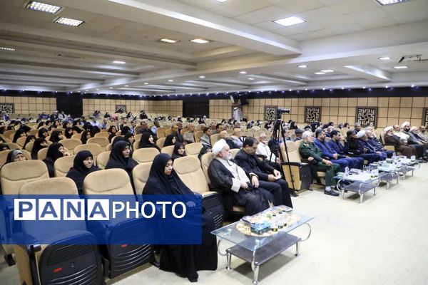 جلسه گرامیداشت و تجلیل از پدران و مادران شهدا 