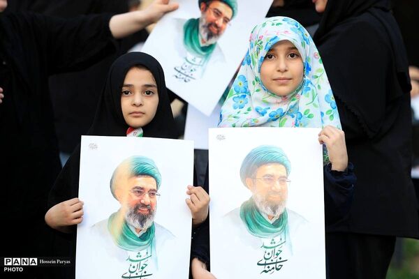 حضور وزیر آموزش و پرورش در مراسم تشییع و بدرقه رهبر شهید انقلاب